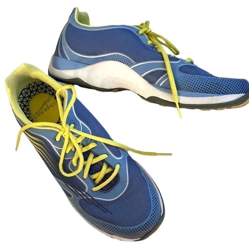 𝅺EUC Dansko sneakers